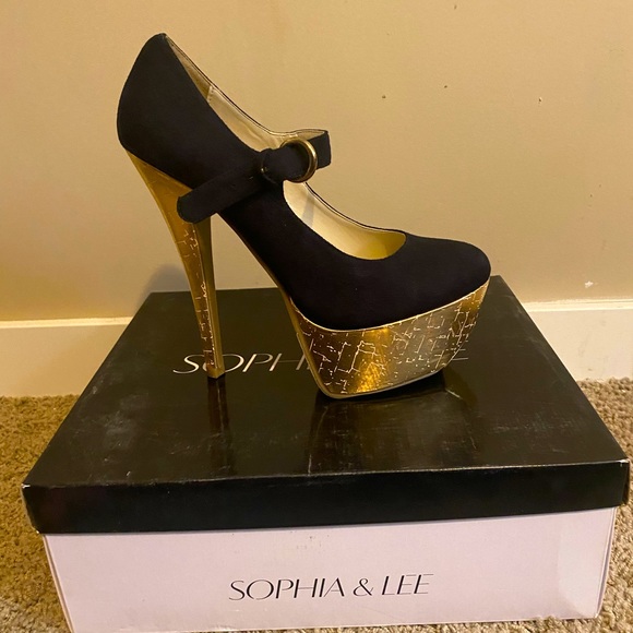 Shoe Dazzle High Heels - Picture 3 of 5